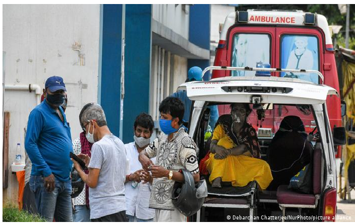 Hospitales de India desbordados y faltos de oxígeno ante explosión de casos de covid-19