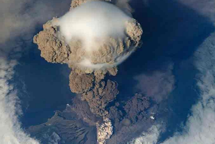 Actividad eruptiva del volcán La Soufriere podría generar una avalancha
