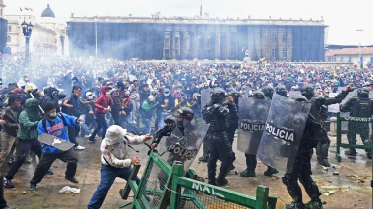 Las protesta en Colombia contra los impuestos dejan dos muertos