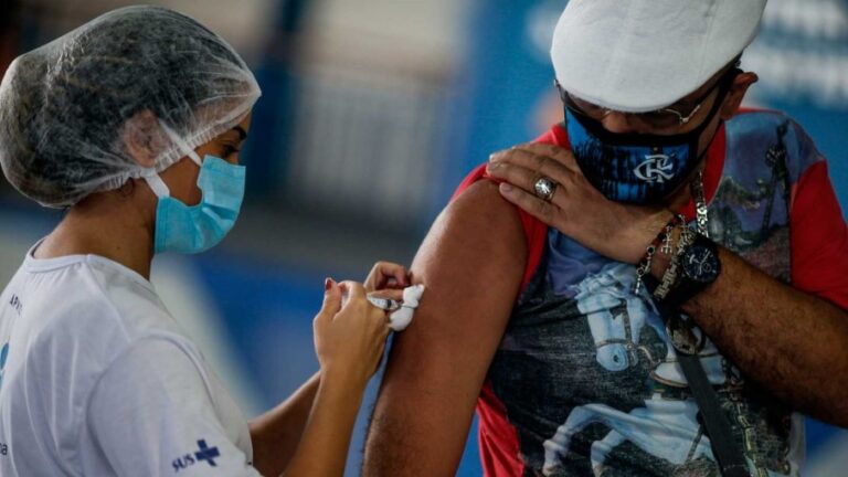 Cruz Roja pide acelerar vacunaciones contra la COVID-19 en América ante recrudecimiento de casos