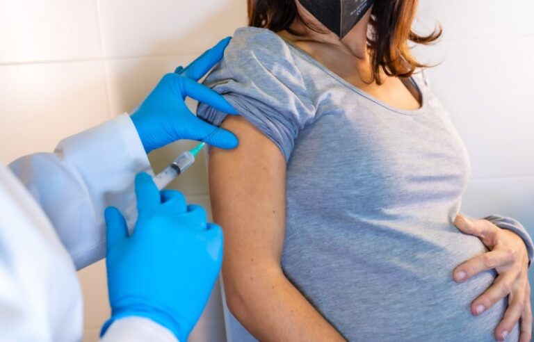 EEUU recomienda a las embarazadas vacunarse contra la covid-19