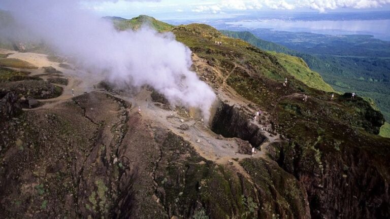 El volcán Soufriere en San Vicente y las Granadinas entra en erupción