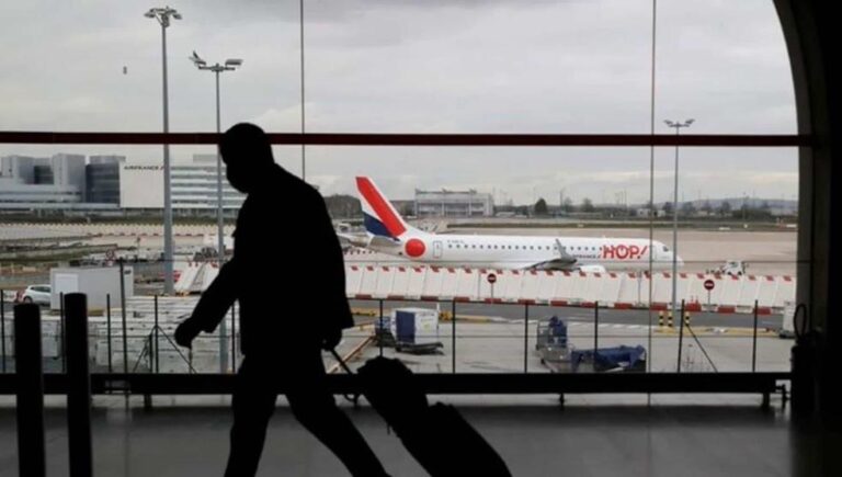 Francia anuncia la suspensión inmediata de los vuelos con Brasil