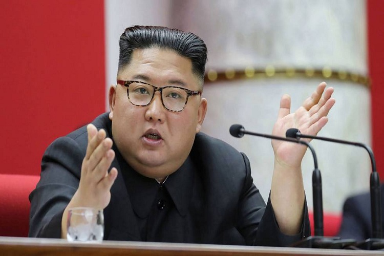 Kim Jong-un ha prohibido los jeans ajustados, cortes de cabello y aretes en jóvenes norcoreanos