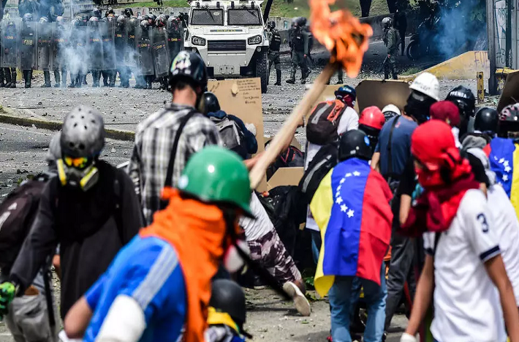 Condenan a 25 años de cárcel a policía por homicidio de manifestante anti Maduro en 2017