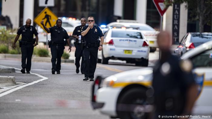 Dos muertos y más de 20 heridos en un tiroteo en Florida