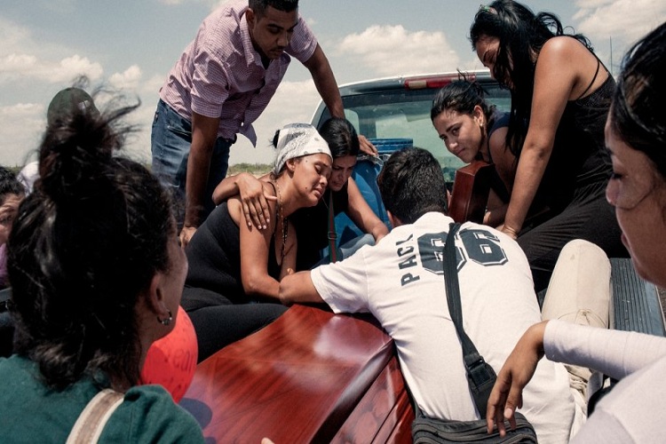 Velaron un cadáver equivocado y demandan a funeraria en Maracaibo