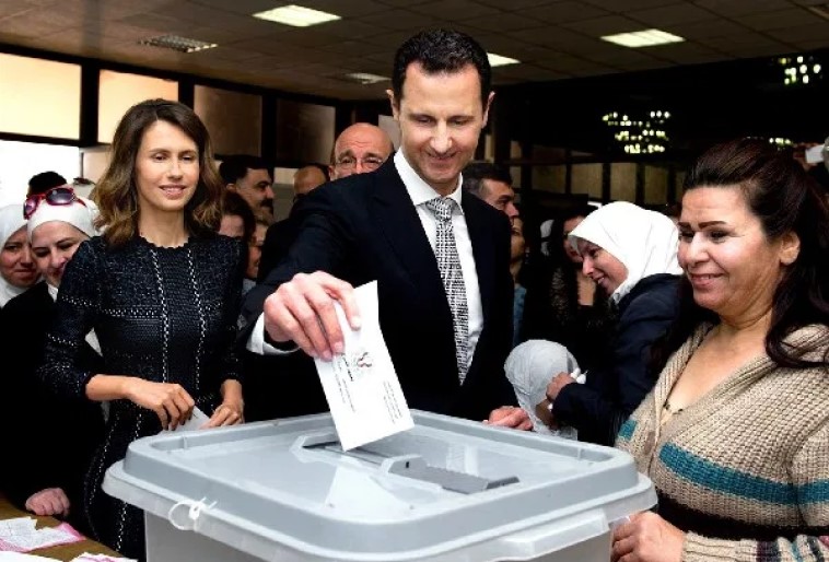 Al Asad vota en las presidenciales sirias en las que busca revalidarse