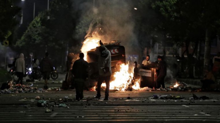 Bogotá vive otra noche de caos