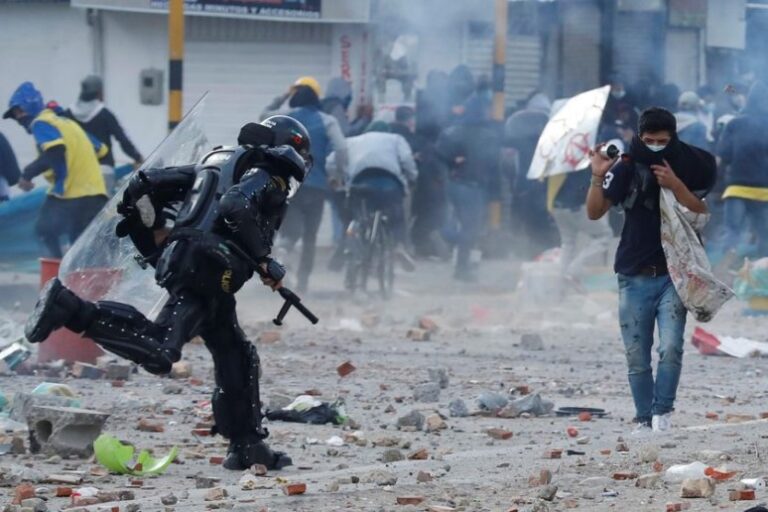 Nuevos disturbios en Bogotá dejan decenas de afectados y lesionados