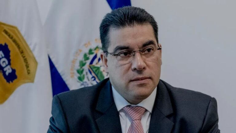 El exfiscal salvadoreño y exmagistrada constitucional presentan renuncias