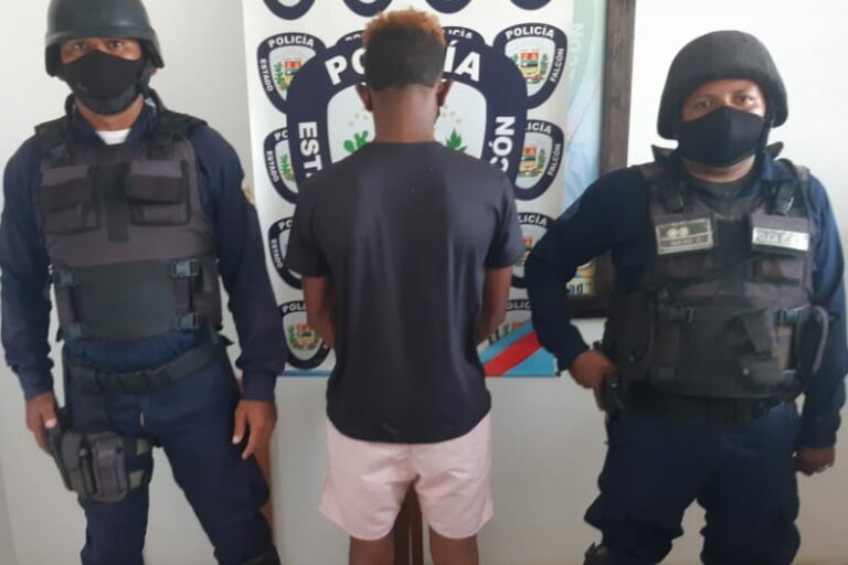 Intentó golpear a un policía  y fue detenido en Boca de Aroa