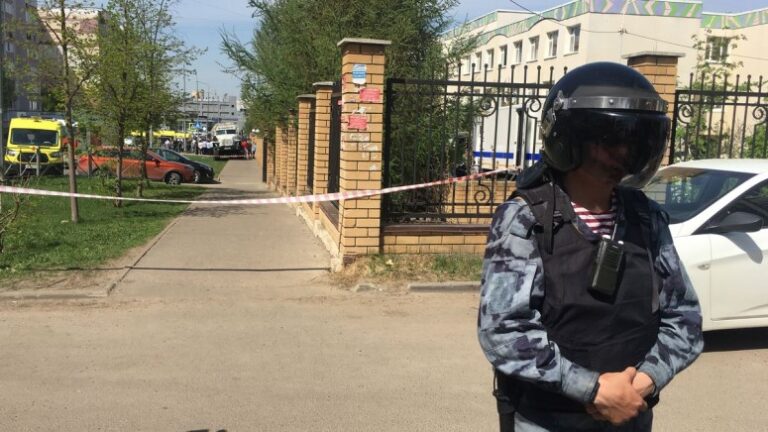 Al menos 9 muertos y 21 heridos deja tiroteo en una escuela de Rusia