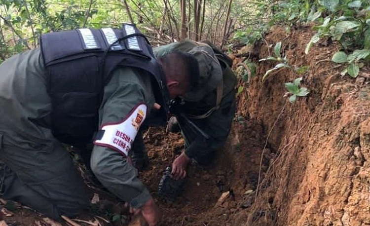 Hallan tres panelas de cocaína en Tocópero