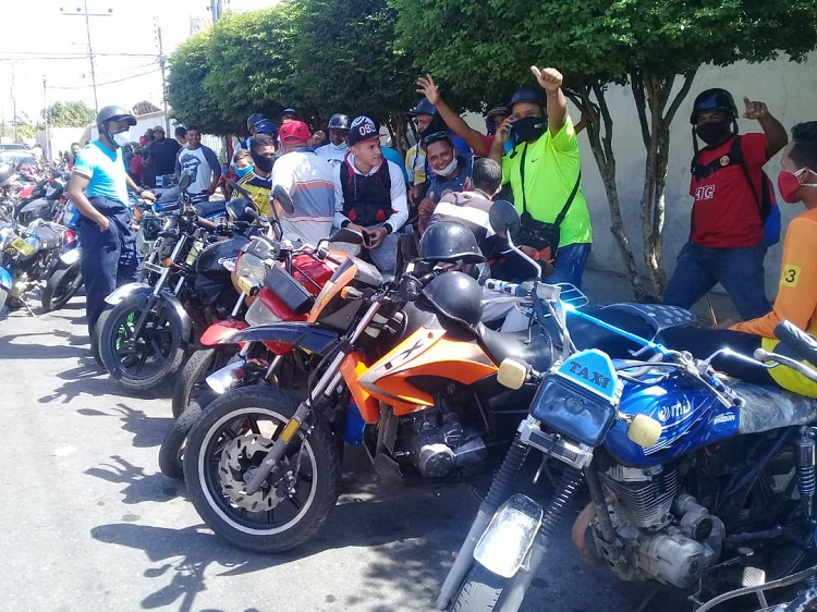 Mototaxistas de Coro rechazan el cobro en petro de los impuestos