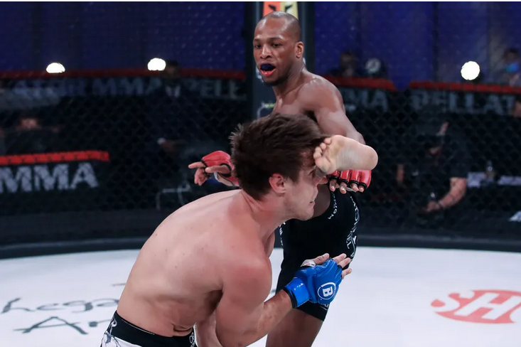 MMA: Michael Page destrozó la nariz de Derek Anderson con una patada (+Video)