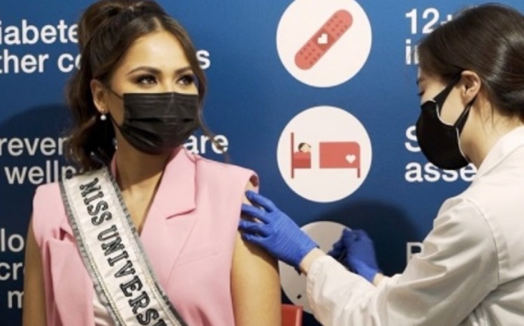 Andrea Meza, Miss Universo 2021, se vacuna contra el covid-19