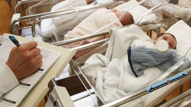 EEUU registra en 2020 su menor número de nacimientos en cuatro décadas