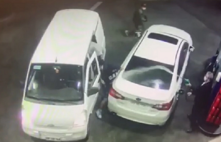 Hombre roció gasolina a ladrones y logró frustrar un robo (+video)