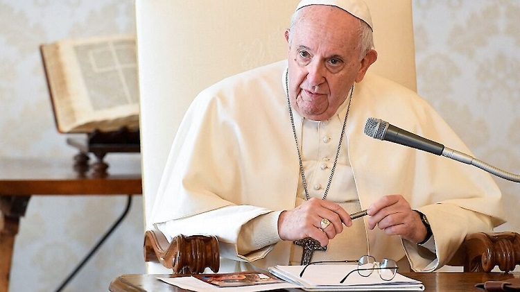 Papa Francisco pide diálogo en la crisis de Ucrania y dice que “la guerra es una locura”