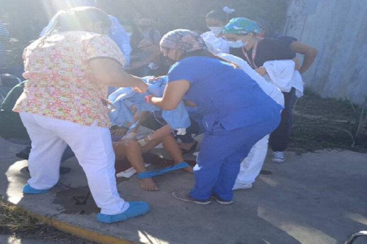 Video: Parió en las afueras del Hospital Pastor Oropeza en Lara