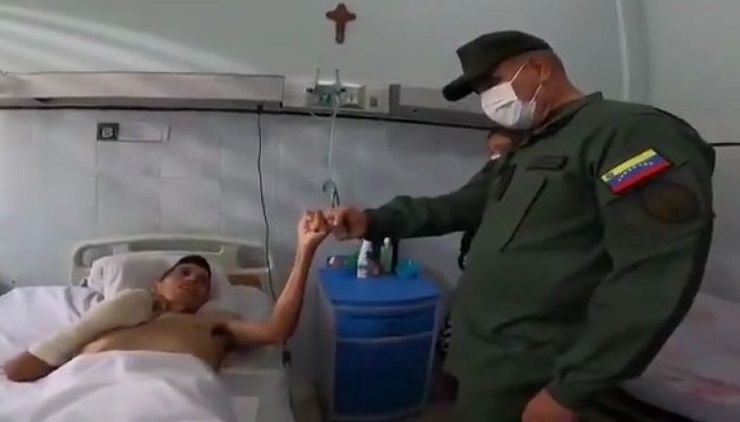 Padrino López constata estado de salud de militares en la frontera