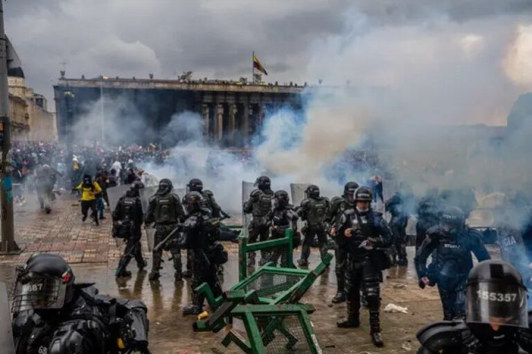 Fiscalía imputará a policías por 3 homicidios durante protestas en Colombia