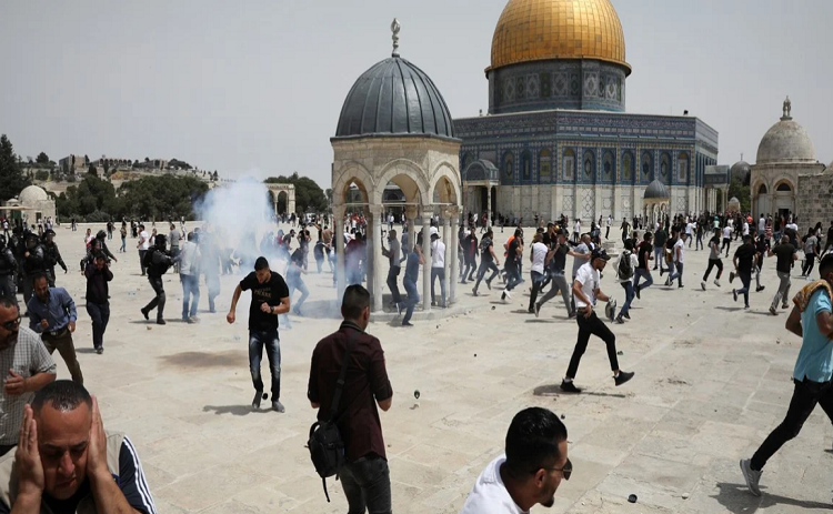 Nuevos enfrentamientos entre palestinos y la policía israelí en Jerusalén