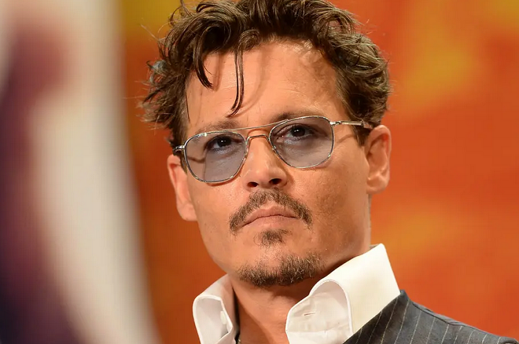 Johnny Depp subasta un poema que le escribió a Winona Ryder