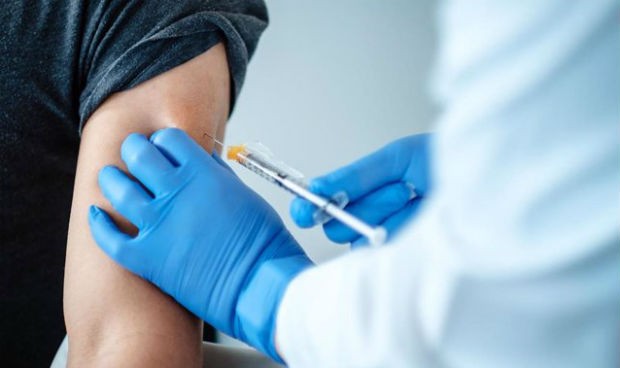 República Checa concederá dos días de vacaciones a funcionarios que se vacunen contra la COVID-19