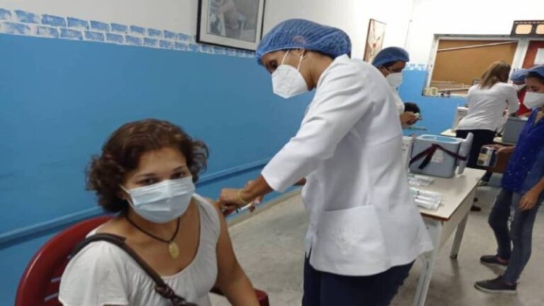 OPS: La mitad de la población de América Latina y el Caribe ya está vacunada