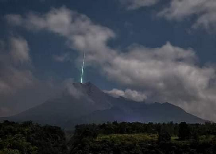 Meteorito cayó en el volcán más activo de Indonesia