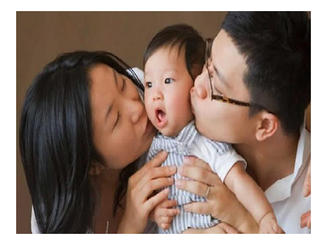 China autoriza tener tres hijos por familia