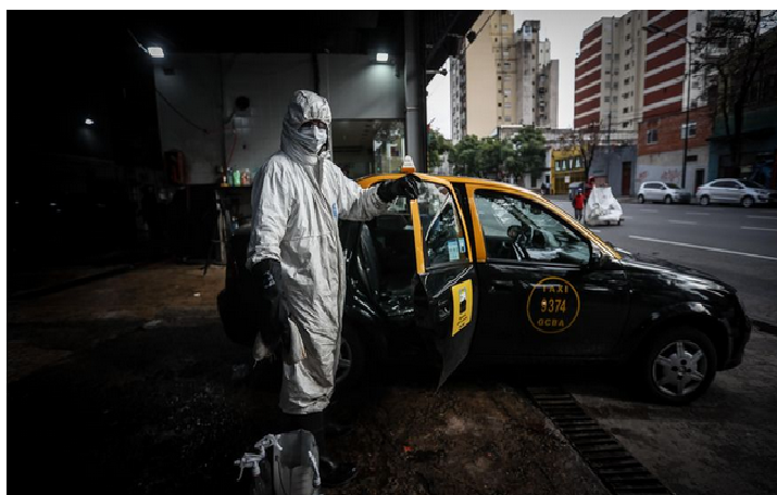 Taxis de Buenos Aires se visten de ambulancias para ayudar contra la covid-19