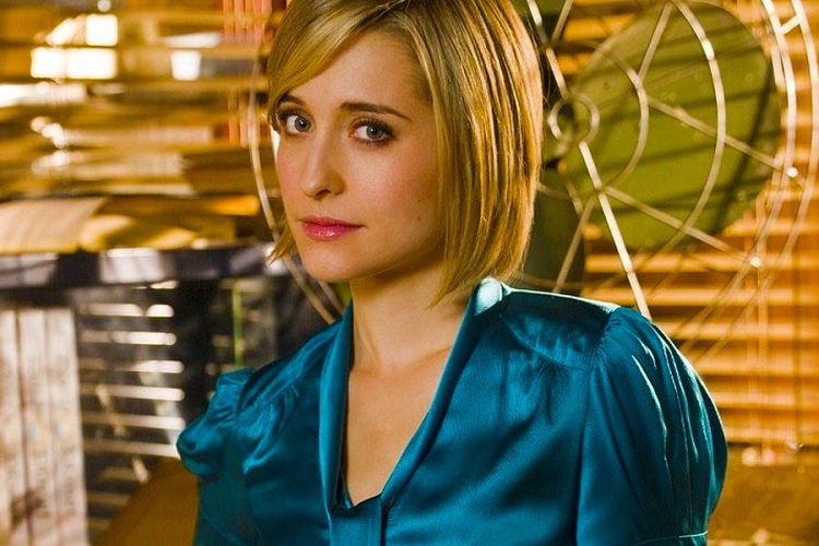 Actriz de Smallville, Allison Mack es sentenciada a prisión por culto sexual