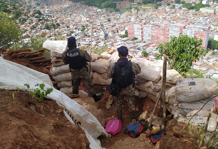 En Fotos: FAES tomaron los puntos de observación y trincheras de delicuentes en La Vega