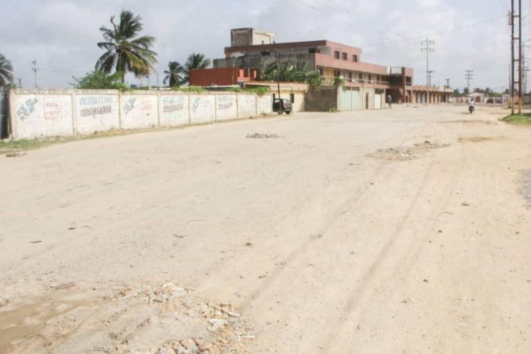 Avenida principal de Tucacas será convertida en corredor turístico económico