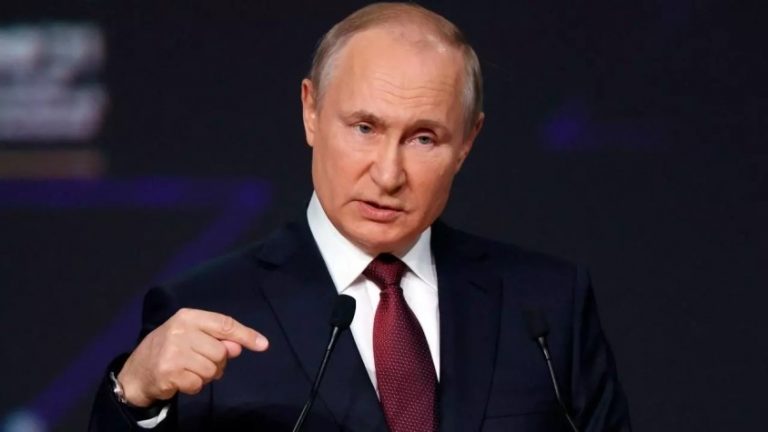 Putin insta a dar golpe de Estado en medio de feroces combates en Kiev