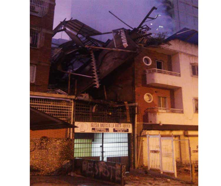 Tres apartamentos resultaron afectados tras incendio en Maripérez
