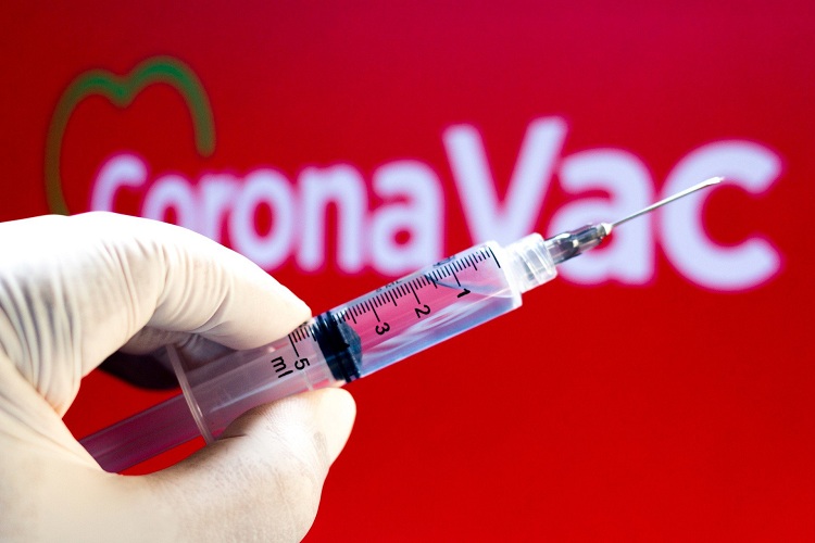 Vacuna CoronaVac anticovid es segura para niños y adolescentes, según estudio