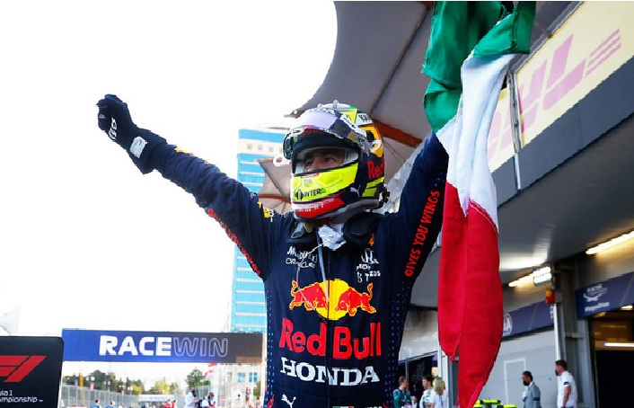 Checo Pérez gana el Gran Premio de Azerbaiyán: «Ha sido una locura, estoy muy contento»