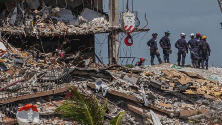 Paran la búsqueda de víctimas del derrumbe en Miami por inestabilidad en el edificio