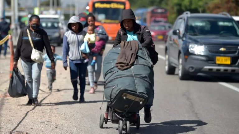 ONU: El número de refugiados y desplazados sigue subiendo pese a pandemia