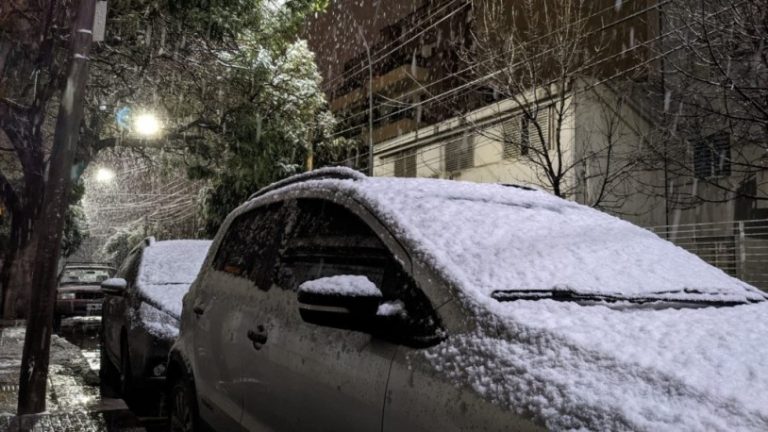La nieve cubre la ciudad argentina de Córdoba por primera vez en 14 años