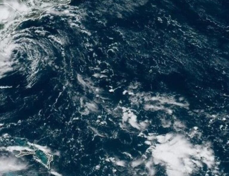 Dos nuevas ondas tropicales enfilan hacia el Caribe