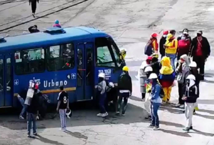 Retuvieron seis buses con pasajeros en Bogotá