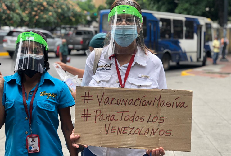 Enfermeras de Caracas exigen a Maduro un plan de vacunación nacional contra el Covid-19