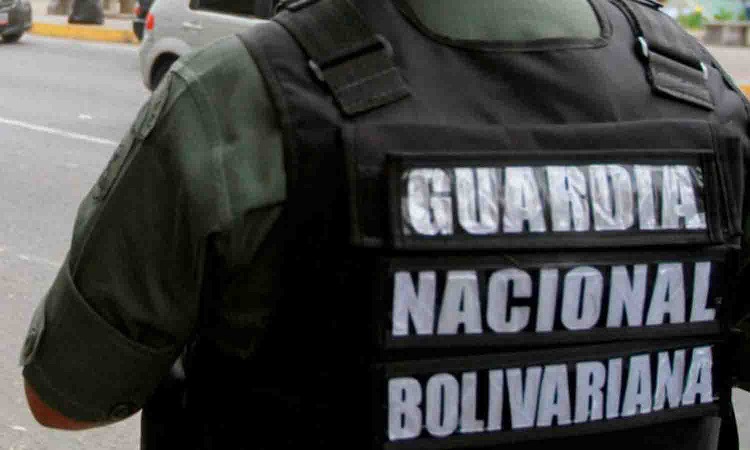 GNB advierte a comerciantes de Caracas con sanciones por incumplimiento de la cuarentena radical