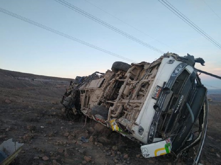27 mineros muertos en vuelco de autobús en la carretera interoceánica de Perú