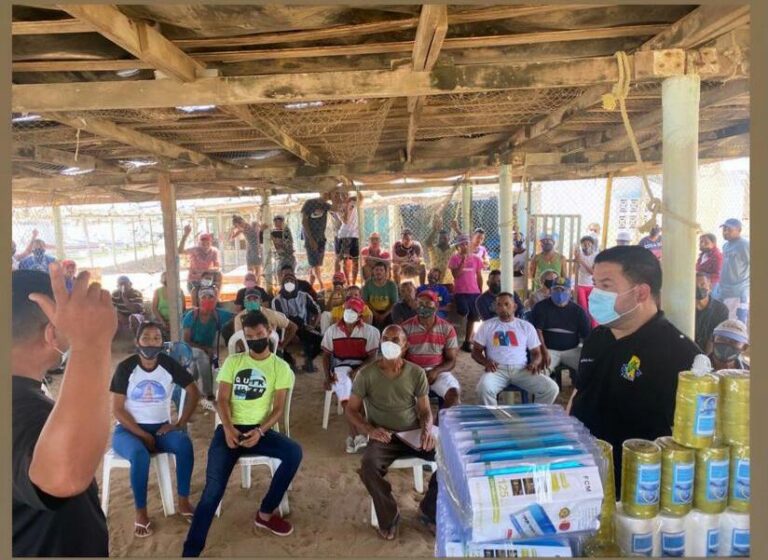 Alcalde David Falcón atendió solicitudes del pueblo pescador de Amuay
